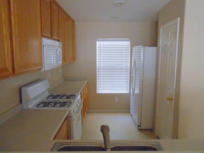 Building Photo - Cute House in the North in Gated Community