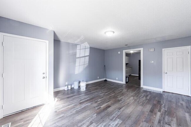 Building Photo - 30 Carolane Dr