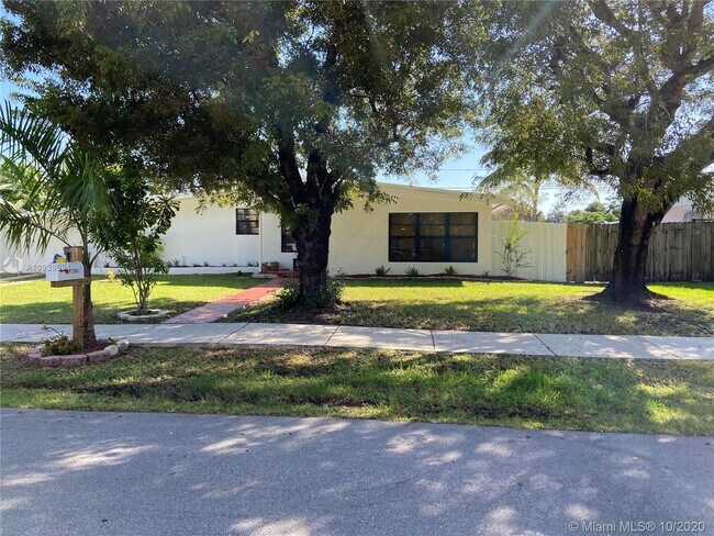 Building Photo - 17341 SW 117th Ct