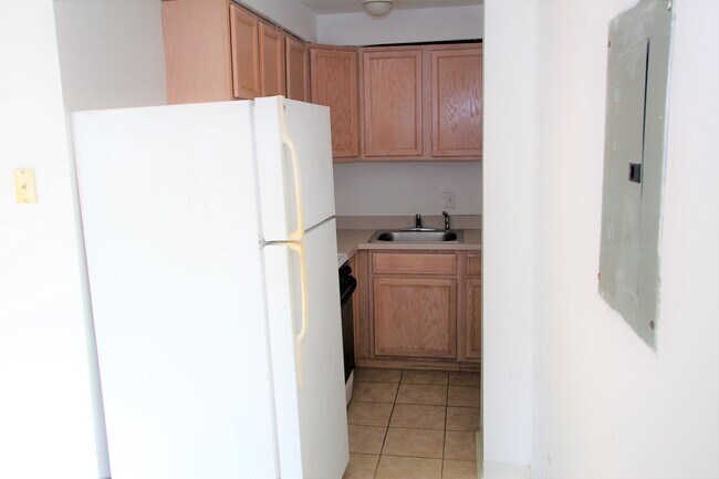 Foto del edificio - Spacious studio with deck available in NoLibs starting March 1st