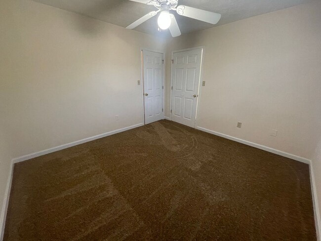 Foto del edificio - PRE-LEASING FOR AUGUST 2026!