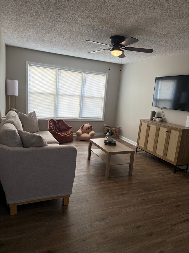 Foto del edificio - 324 Block St