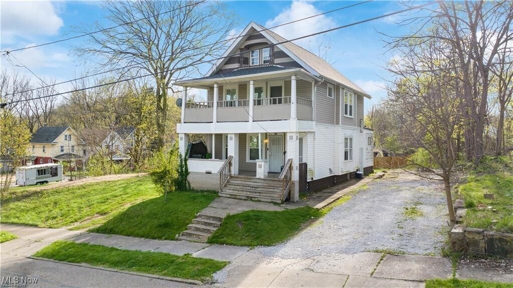 636 Fern St Akron, OH 44307 – photo 1