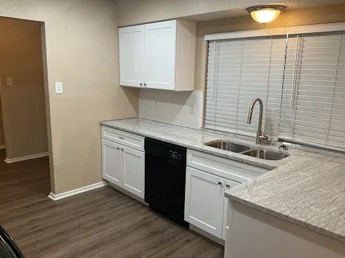 Foto del edificio - 503 Thorn Wood Dr