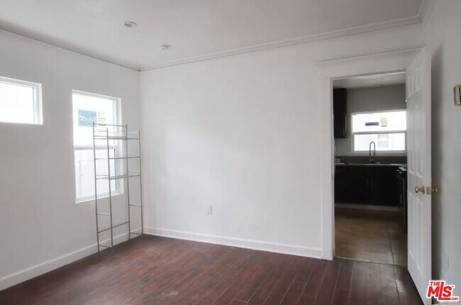 Building Photo - 1056 W 42nd Pl