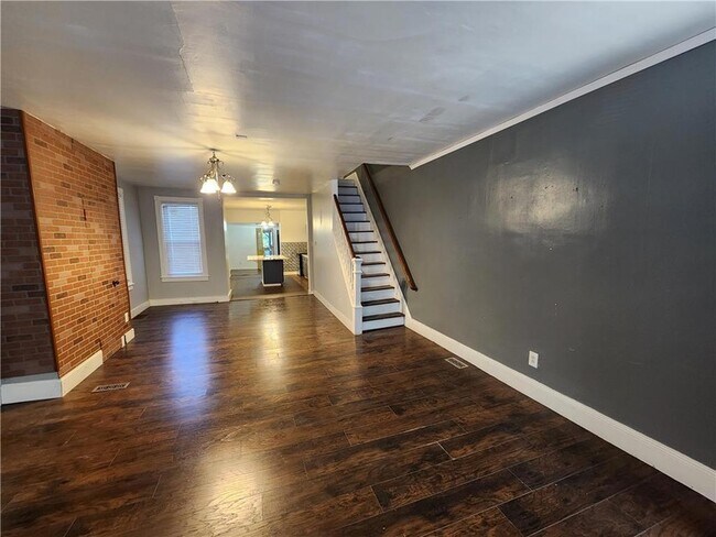 Building Photo - 1043 Washington St