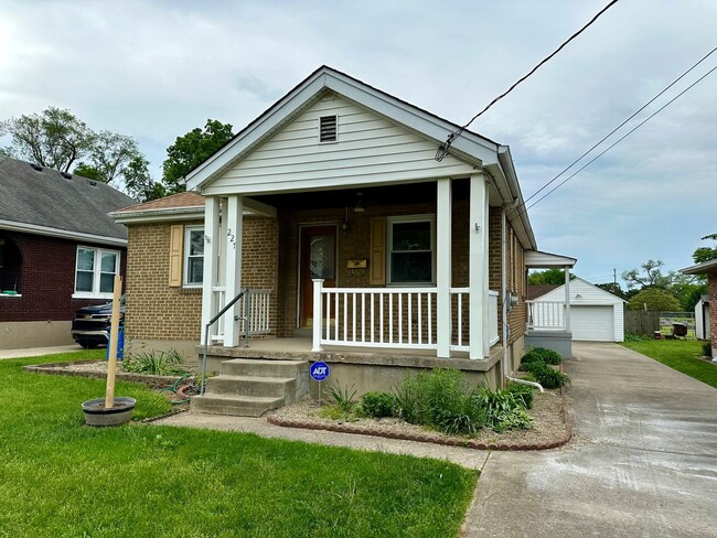 Building Photo - 2 Bed and 1.5 bath home in Reading