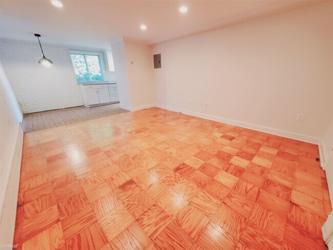Building Photo - 1 br, 1 bath Townhome - 7 Reynolds Pl Unit B