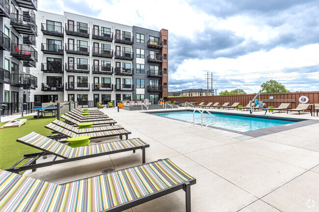 Terraza de servicios - Piscina al aire libre - The Laker