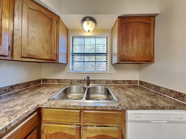 Foto del edificio - 930 Southmoor Dr