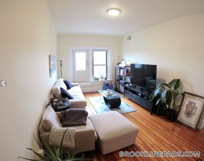 Foto del edificio - 1463 Beacon St