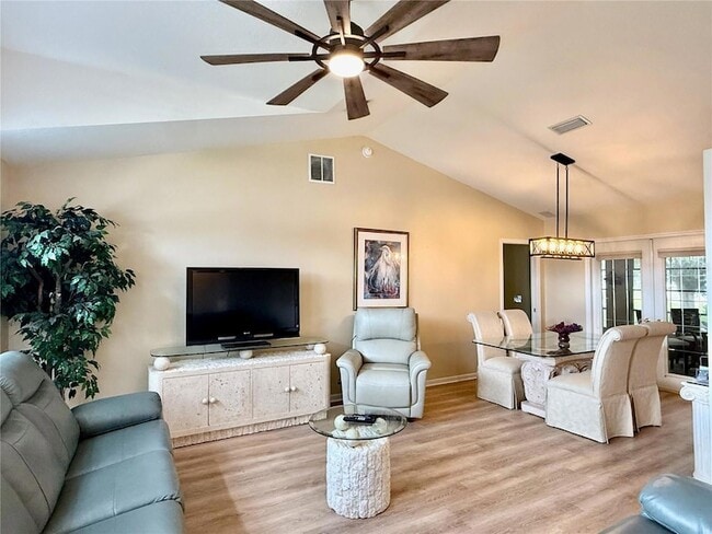 Foto del edificio - 5333 NW 25th Loop