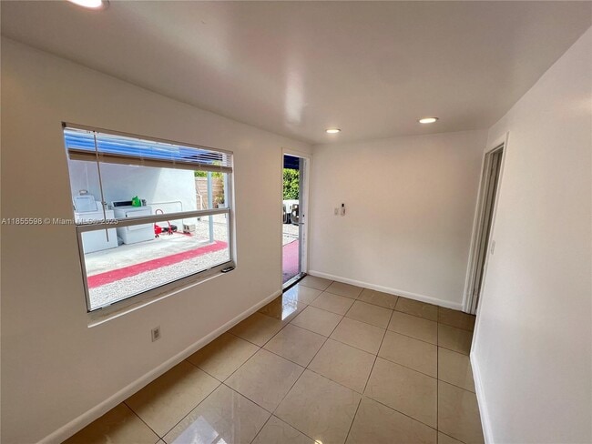 Foto del edificio - 548 NW 30th St