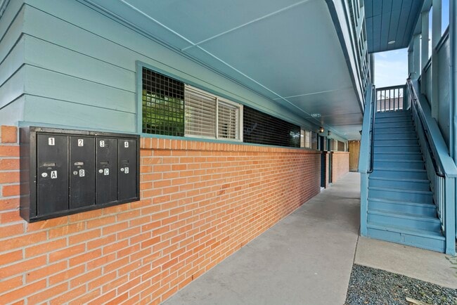 Building Photo - 217 E 12th St