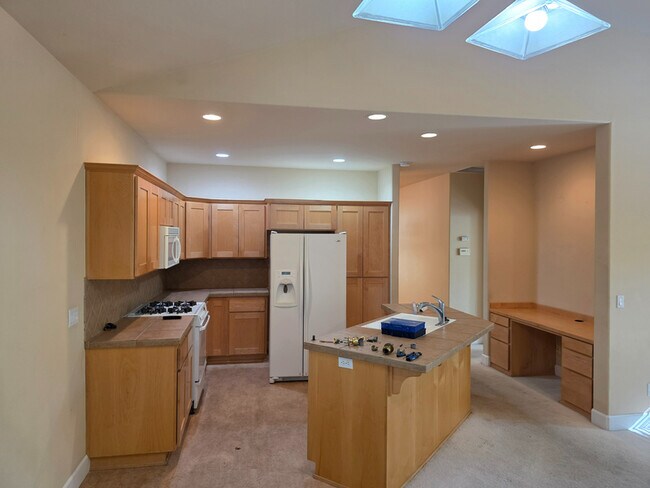 Foto del edificio - 2423 NW Awbrey Rd