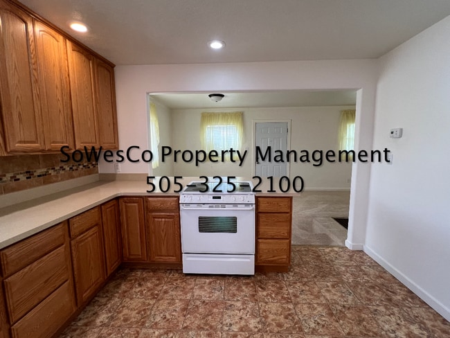 Building Photo - Beautiful home with Large 2 Car Garage on ...