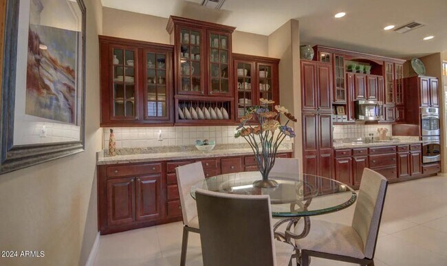 Foto del edificio - 1223 E Moss St