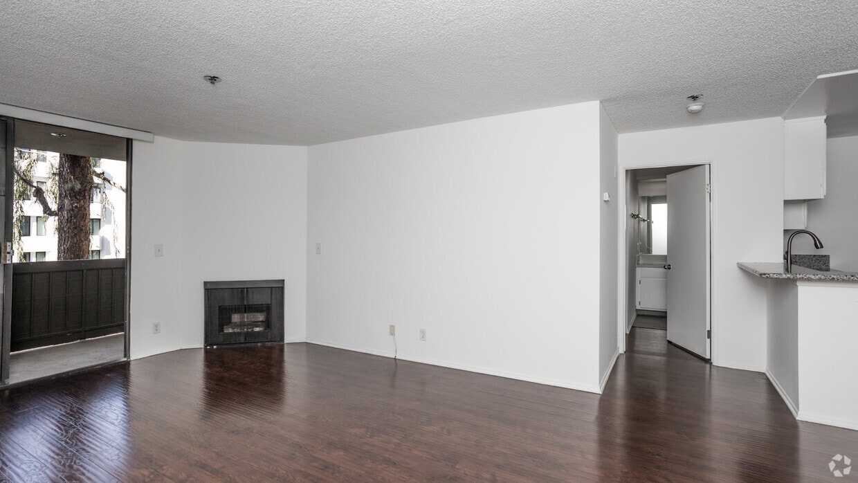 Roberts Rochester Apartments in Los Angeles, CA Westside Rentals