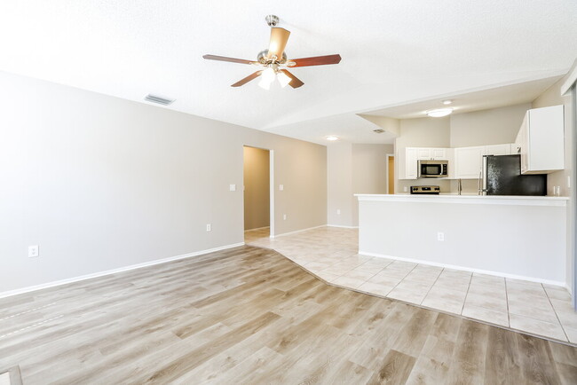 Foto del edificio - 2444 Briar Oak Cir