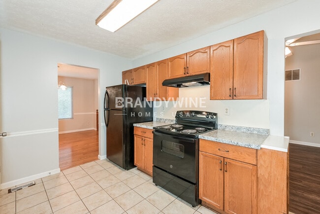 Building Photo - 630 Fern Terrace SE