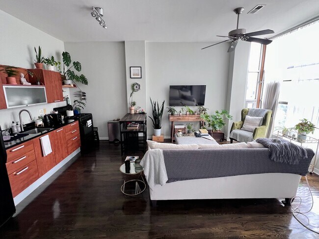 Foto del edificio - 2824 W Armitage Ave