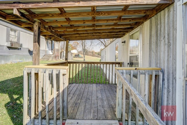 Foto del edificio - 102 Claude Simmons Rd