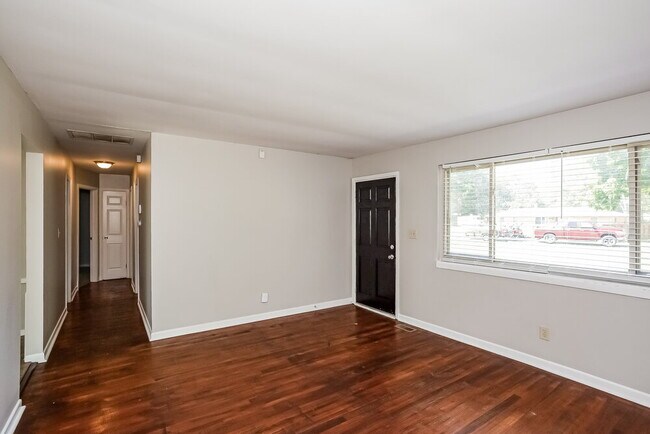 Foto del edificio - 6109 N Pershing Ave
