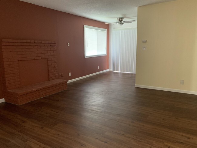 Building Photo - 307 Goya Dr