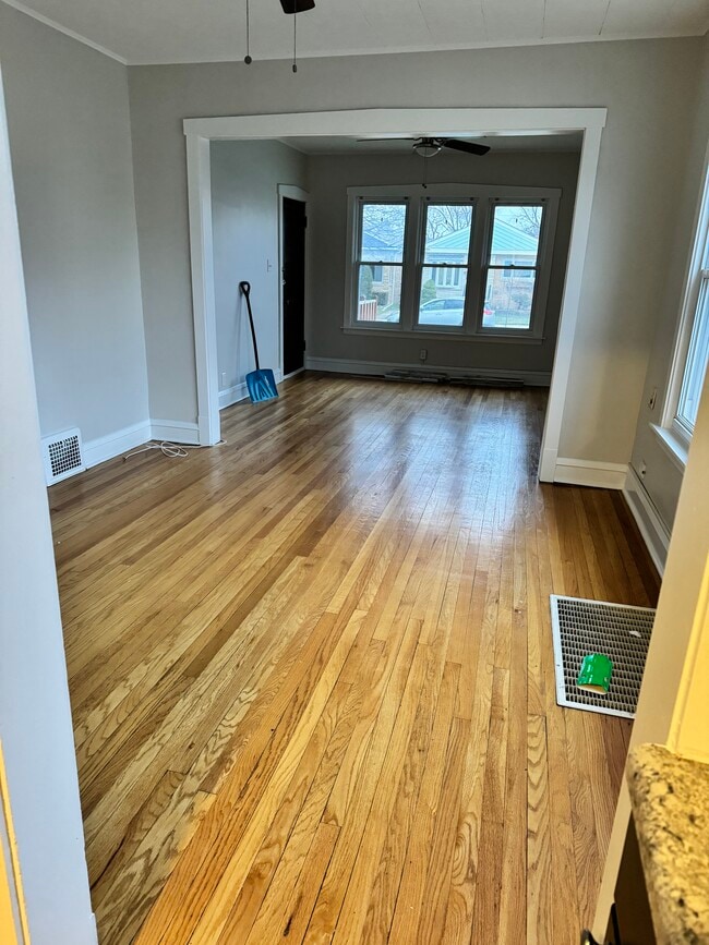Living room/ dining room - 5600 N Major Ave