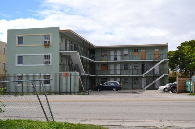 Foto del edificio - 6040 NW 12th Ave