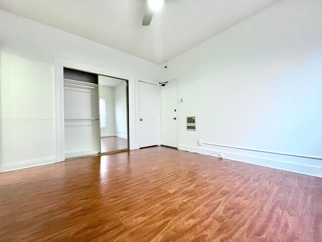 Building Photo - 1737 N Gramercy Pl