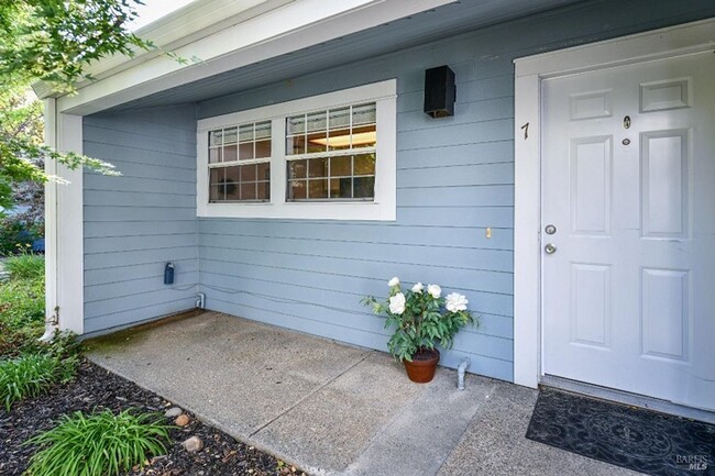 Building Photo - Beautiful Two Bedroom Yountille Condo