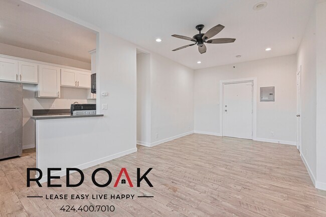 Building Photo - Beautiful Studio with Exposed Red Brick, S...