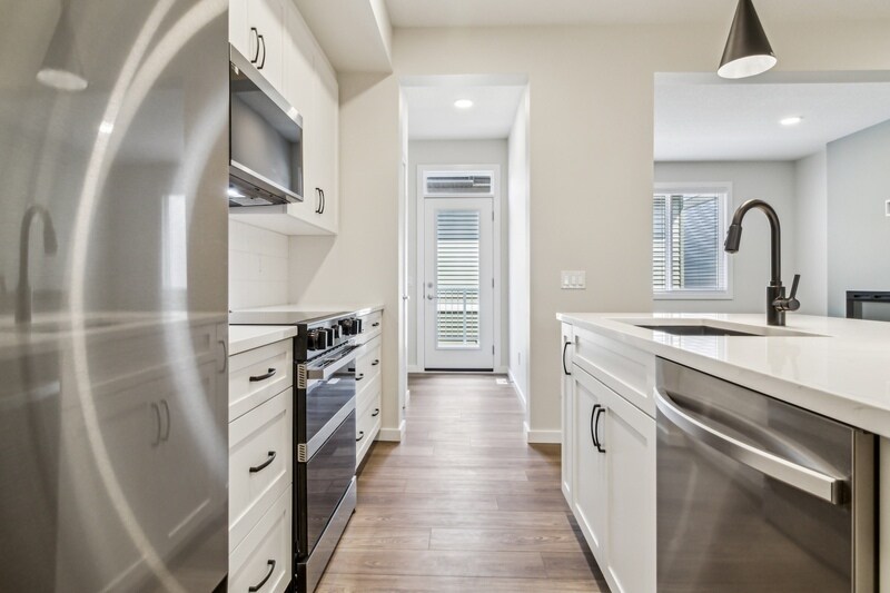 Photo principale - 20748-20724 24 Ave NW