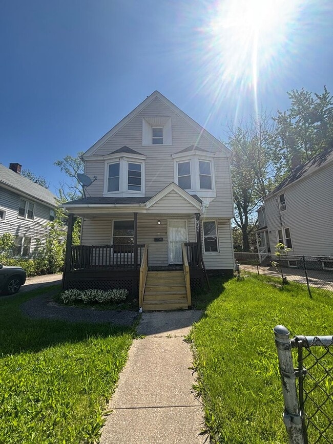 Building Photo - 669 E 127th St