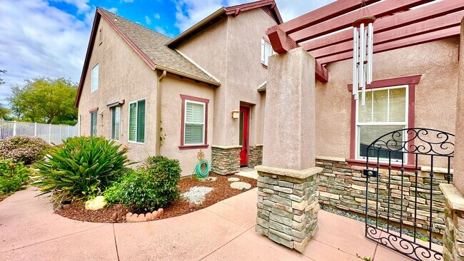Building Photo - Beautiful Home in the Wonderful, Private, ...