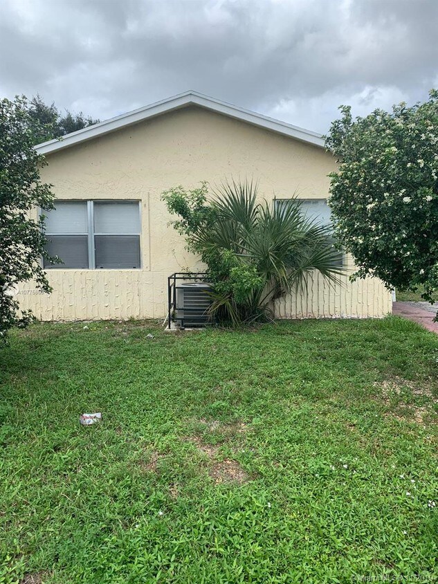Foto principal - 2721 NW 9th St