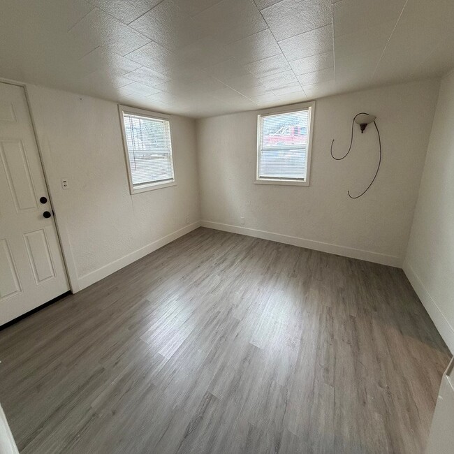 Building Photo - 1525 6th St