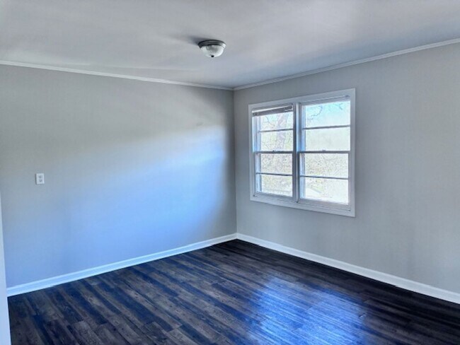 Foto del edificio - 70 Lakeside Dr