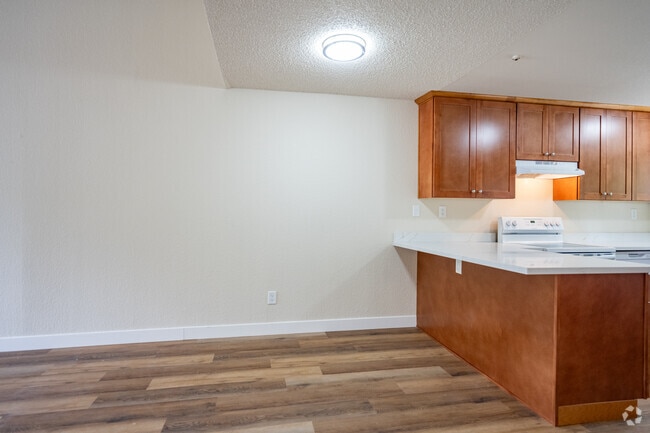 2BR, 2BA - 1,014SF - Dining Room - 5209 Old Redwood Hwy, LLC