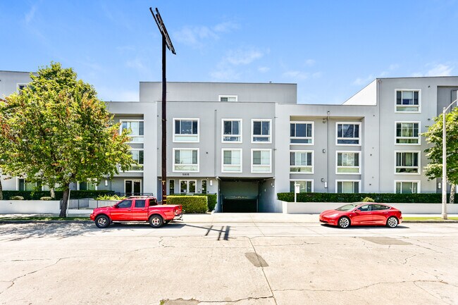 Foto del edificio - 10878 Bloomfield St