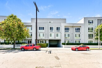 Building Photo - 10878 Bloomfield St