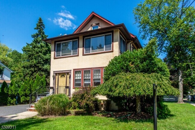 Building Photo - 366 W Englewood Ave