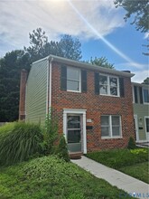 Building Photo - 9455 Greenhill Ct