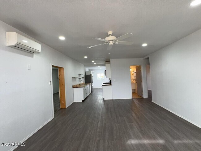 Foto del edificio - 301 W Brown Dr