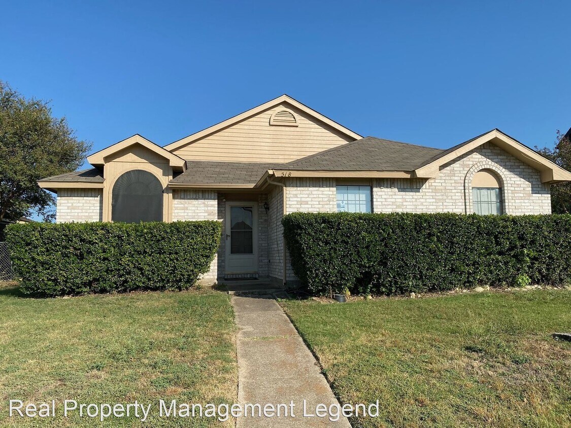 Primary Photo - 3 br, 2 bath House - 518 S. highland Dr.