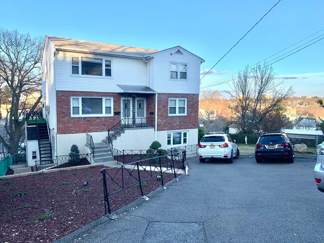Building Photo - 178 Vernon Ave
