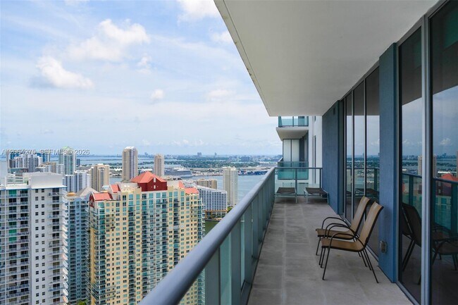 Foto del edificio - 1300 Brickell Bay Dr