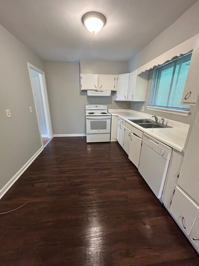 Foto del edificio - 3715 Rollingwood Dr
