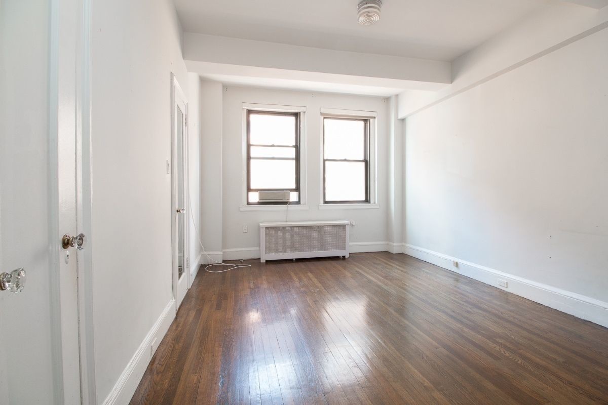Primary Photo - 161 W 56th St